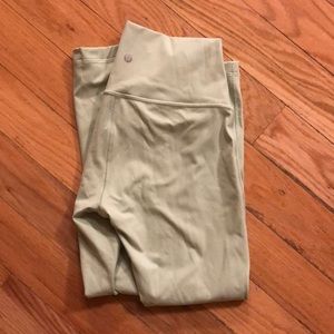 Lululemon Mint Green Length: 23” Wondertrain Leggings Size 6